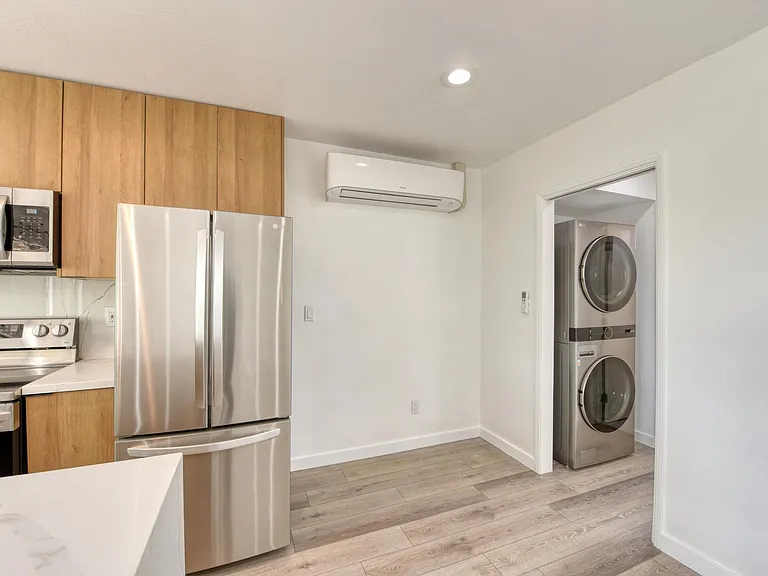 4417 McClintock St #4 — Photo 6