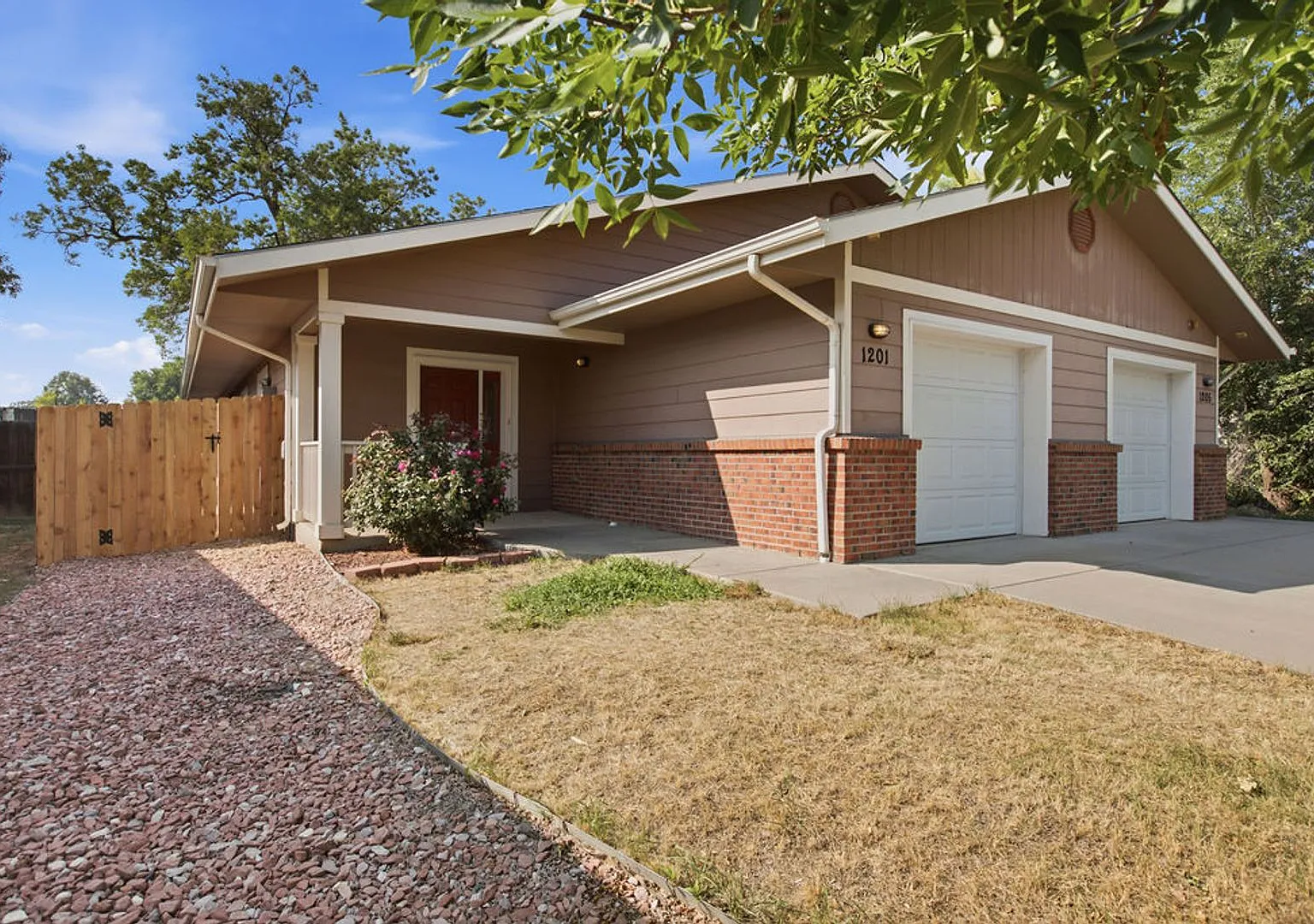 3 Bedroom 1 bath Duplex available in Loveland — Photo 2