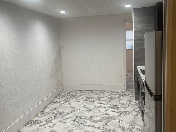 4th image of 715 Green St