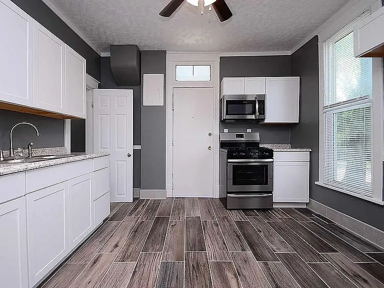 2301 N 27th St — Photo 10