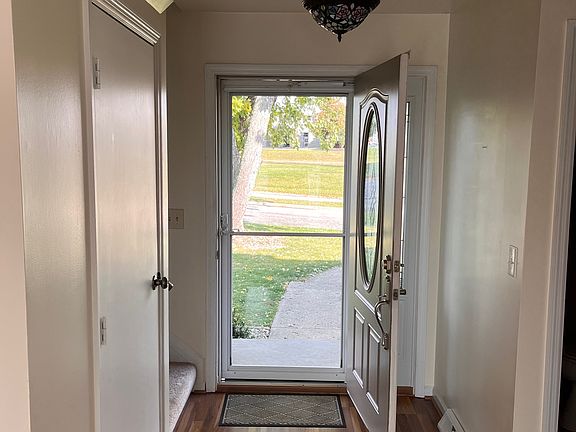 3rd image of 1071 University Blvd