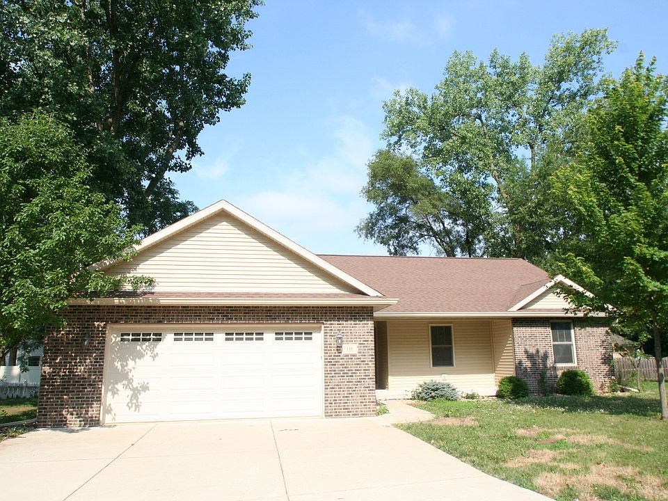 1st image of 110 Tulip Dr