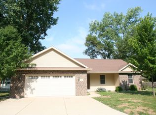 110 Tulip Dr, Mackinaw, IL