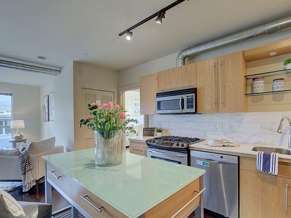 5th image of 530 Broadway Ave E #400