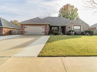 679 Buckhead Ave, Springdale, AR 72764