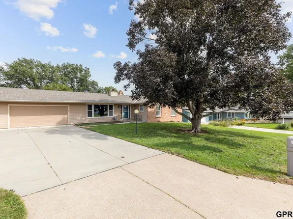 10320 Hilltop Rd, Omaha, NE 68134