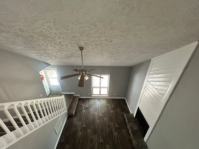 6466 Kelmscot Ct — Photo 13