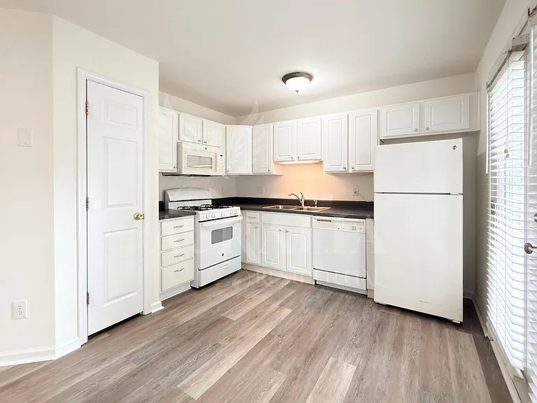 3021 Barrymore St #111 — Photo 7