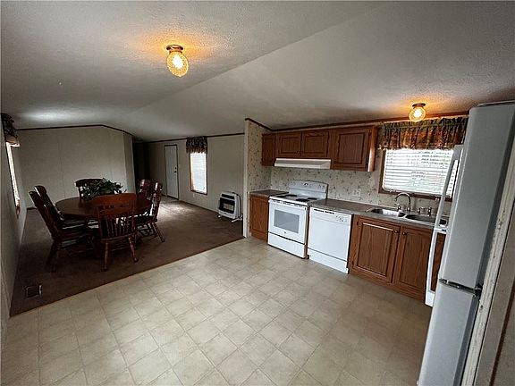 5th image of 204 Hyvue Ln