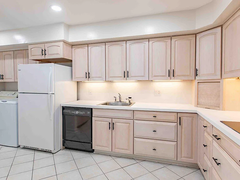 29 Stonehenge Cir #2 — Photo 12