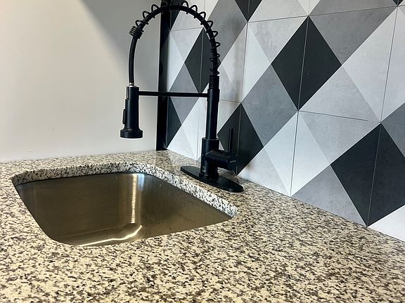 granite tops and tile backsplash!