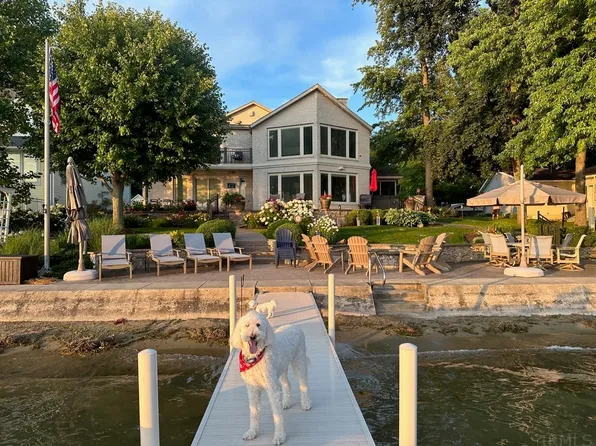 220 Lane 375 Crooked Lk, Angola, IN 46703