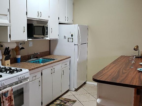 3rd image of 355 Kalanianaole St #124-1