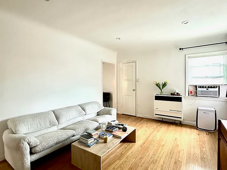 1108 Waterloo St #2 — Photo 6
