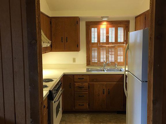3rd image of 429 S Saint James Blvd #A