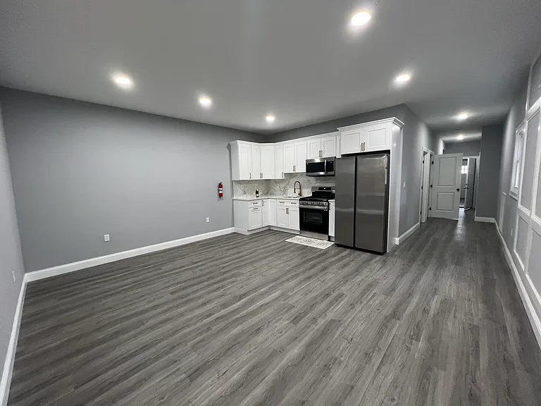 163 N 9th St #2 — Photo 2
