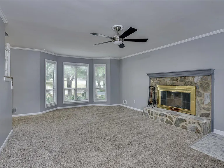 202 Holden Dr — Photo 10