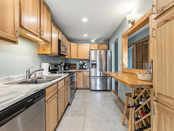 3rd image of 12222 Oak Leaf Cir