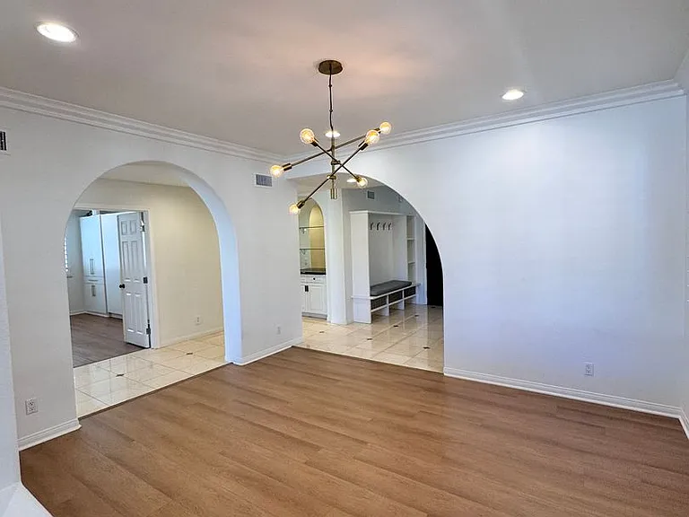 326 Manila Ave — Photo 14