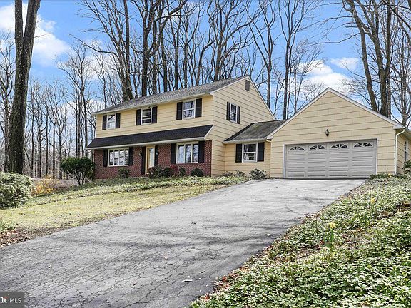 3rd image of 16 Jenkins Dr