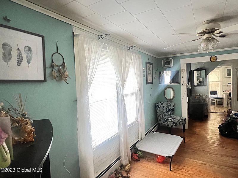 3rd image of 5 Hudson Ave W