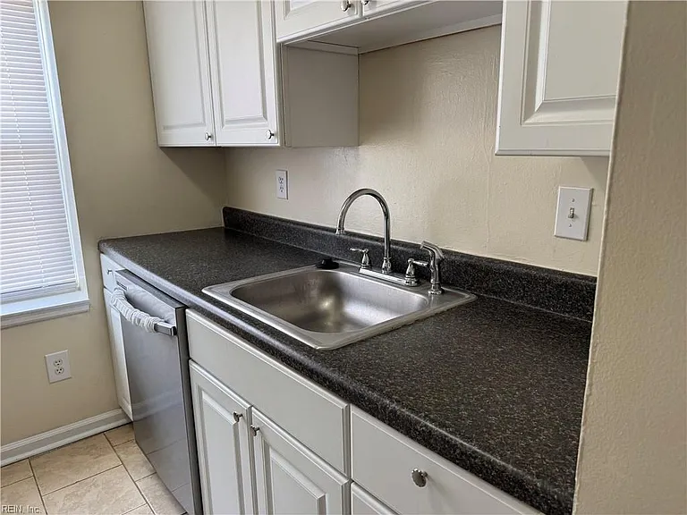 46 Lucinda Ct — Photo 12