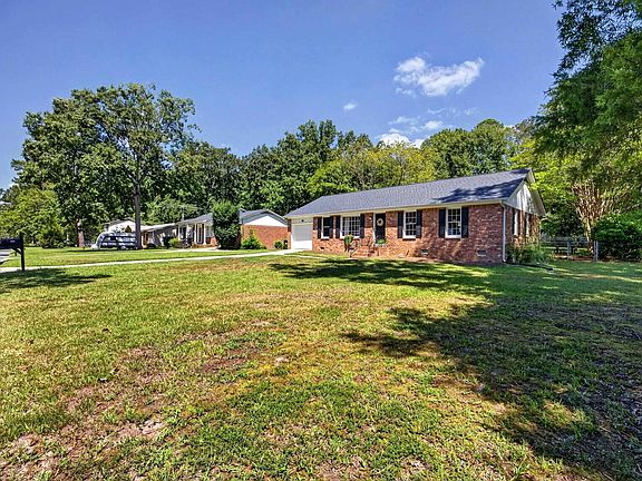 5th image of 3201 Montcrest Rd