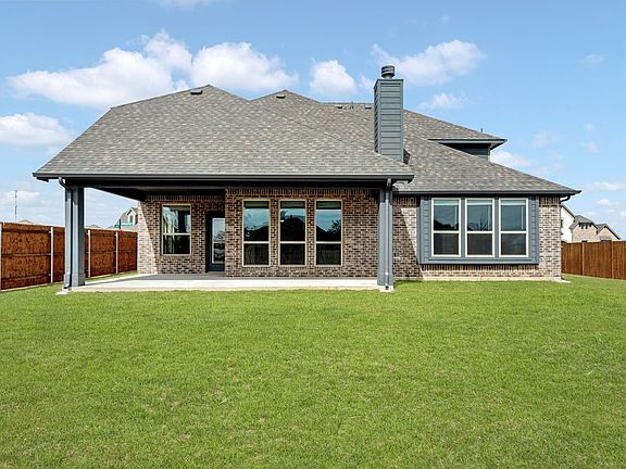 4th image of 304 Sparkling Springs Dr