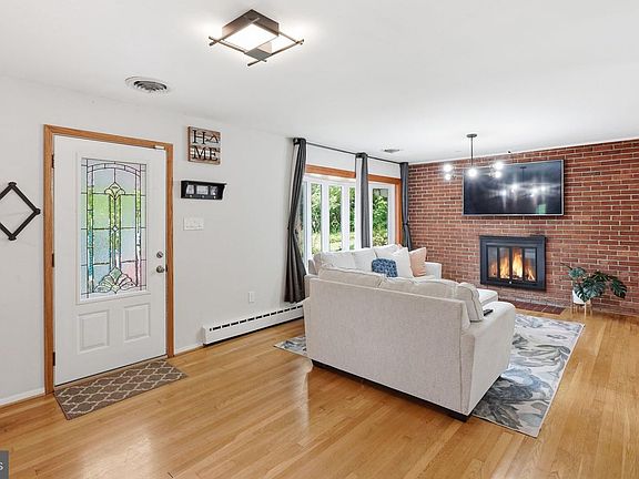 5th image of 6817 Valley Brook Dr