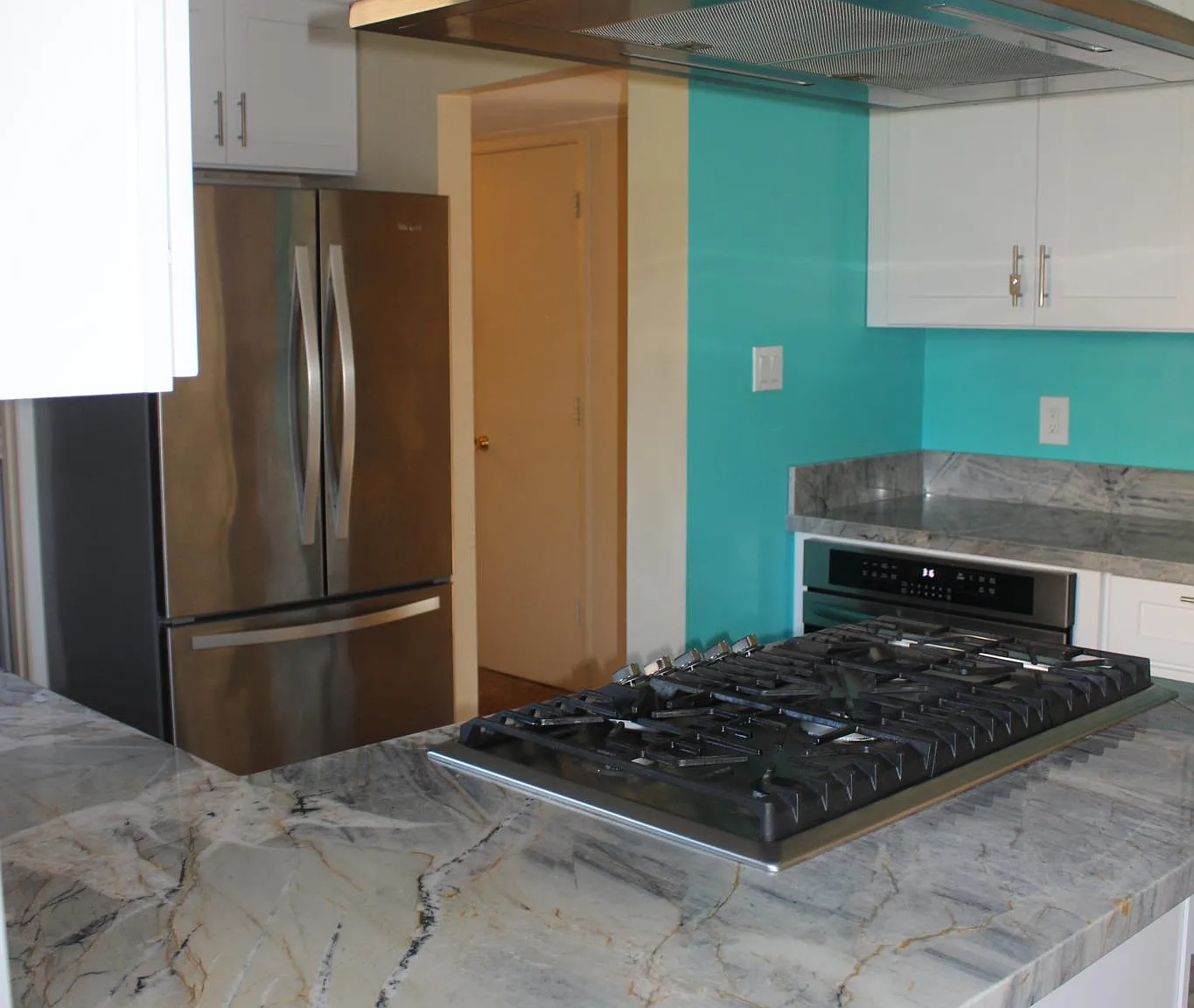 2548 Clearlake Way — Photo 3
