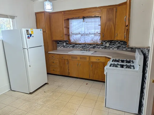 535 Garfield Ave, Aurora, IL 60506