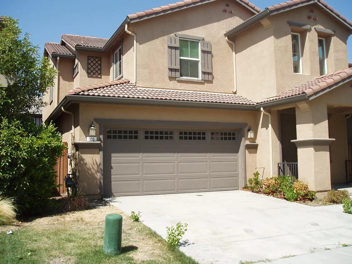 325 American Farms Avenue — Photo 2