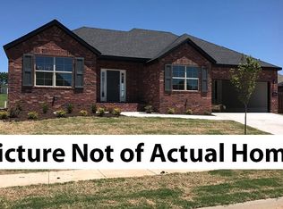 1686 Pebble Beach Dr, Fayetteville, AR 72701