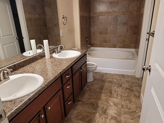 Master suite bathroom