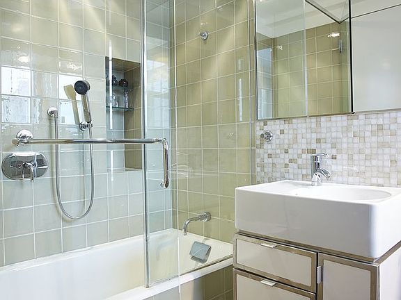 5th image of 325 E 72nd St #D16