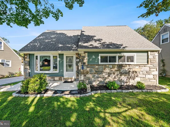907 Brook Ave, Secane, PA 19018