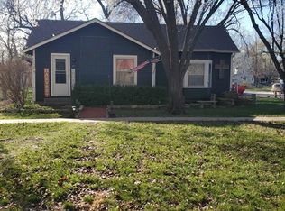 411 N Vine St, Peabody, KS 66866