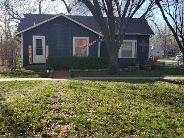 411 N Vine St, Peabody, KS 66866