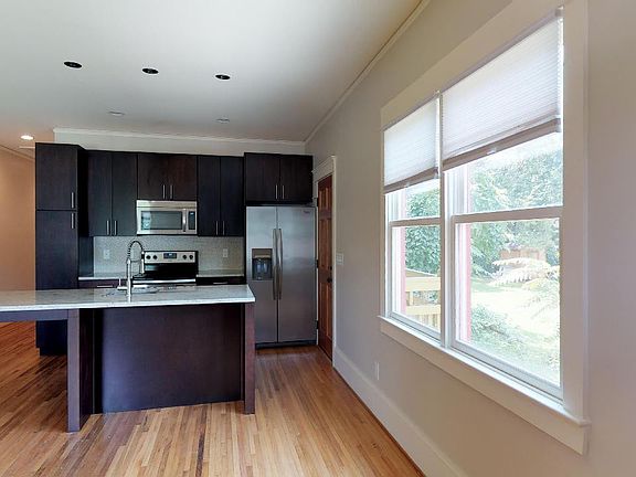 2nd image of 1557 Merriman Ave
