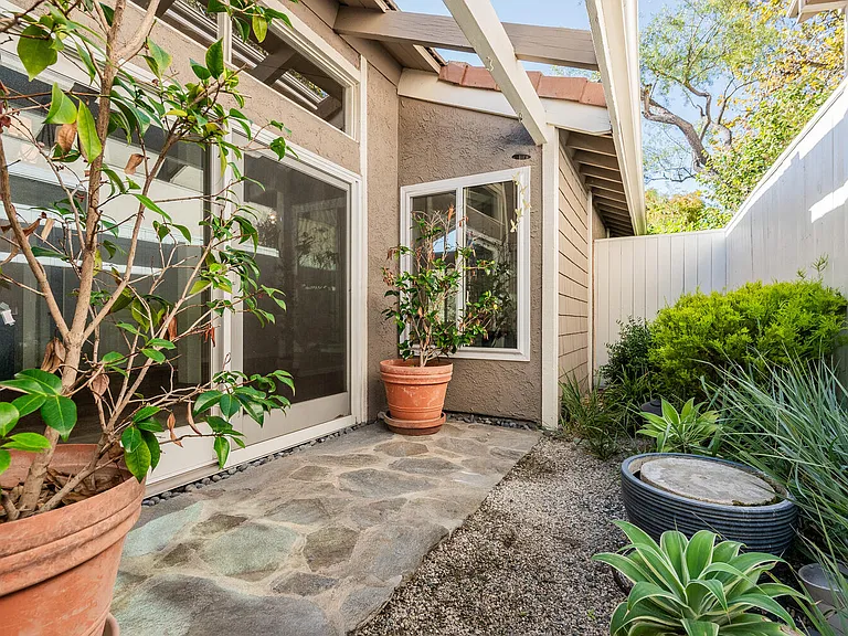 1316 Avenida De Cortez — Photo 29