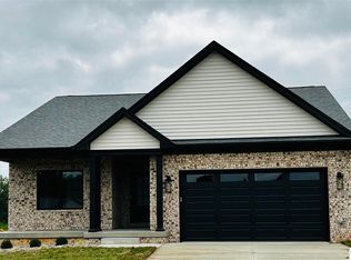 221 Sweet Grass Cir, Elizabethtown, KY 42701