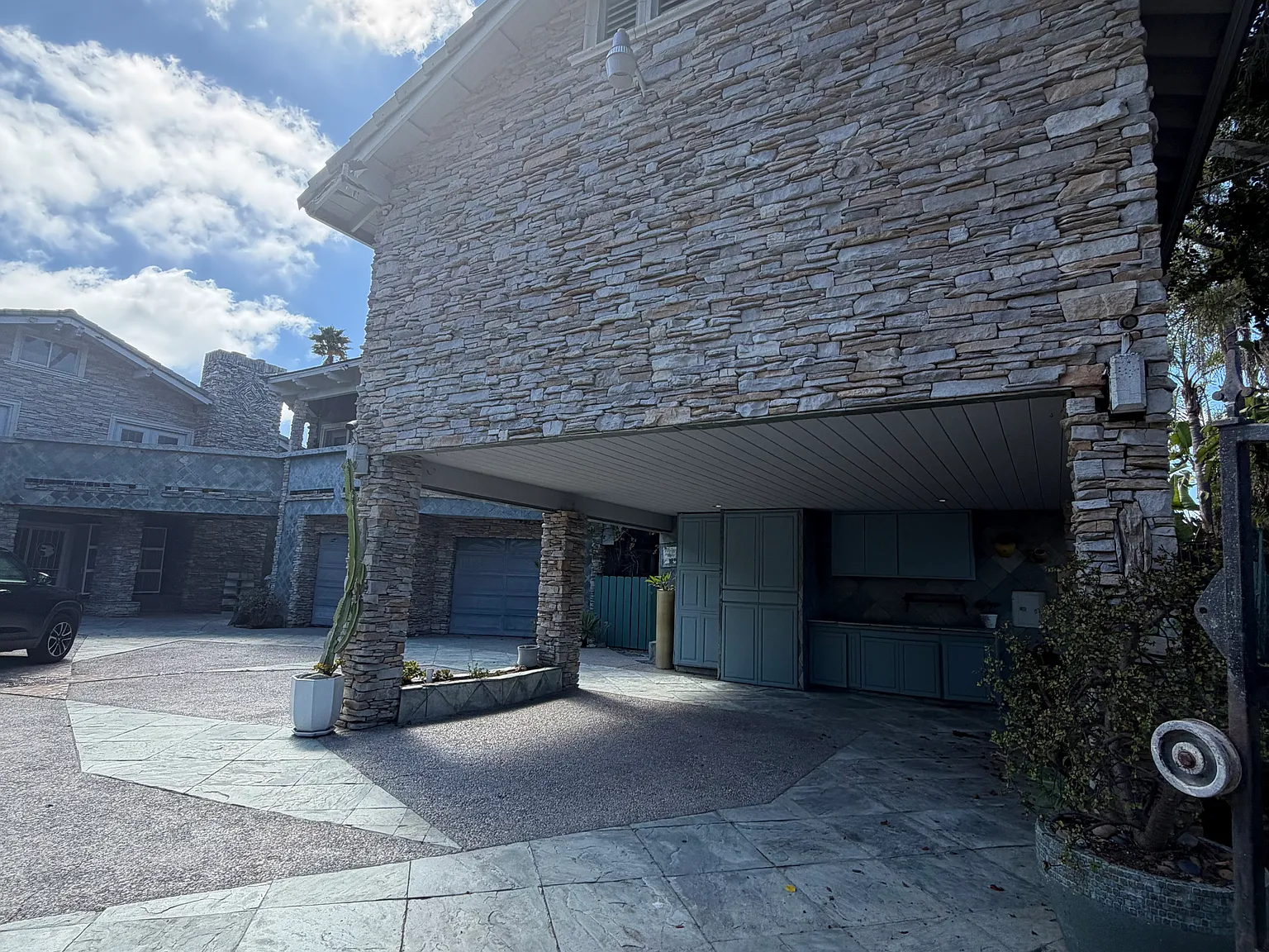 3 bed, 1700 sqft, $3,900 — Photo 1
