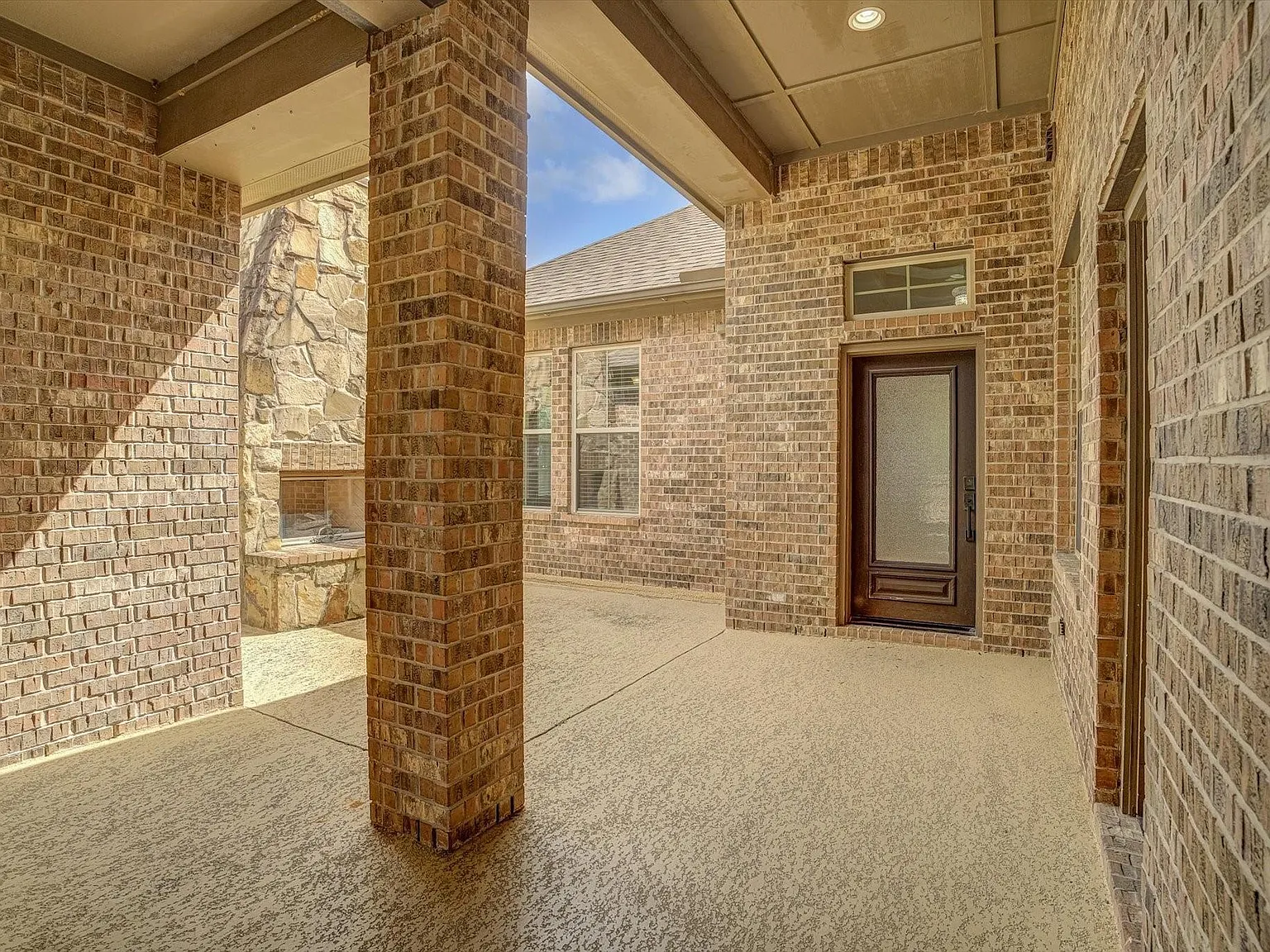 4 bed, 3.0 bath, 2479 sqft, $3,800 — Photo 3