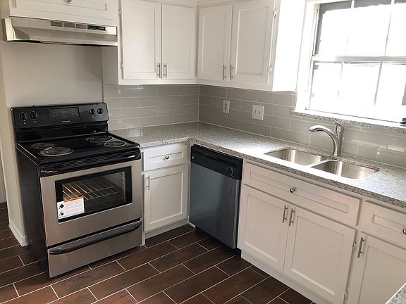 4th image of 1003 Romaine Ln