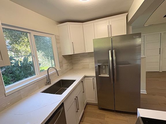 5th image of 308 Glen Park Ave APT C