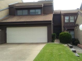 708 Oakwood Trl, Fort Worth, TX 76112