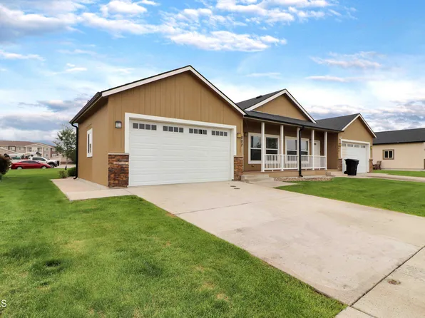 807 40th St E, Williston, ND 58801