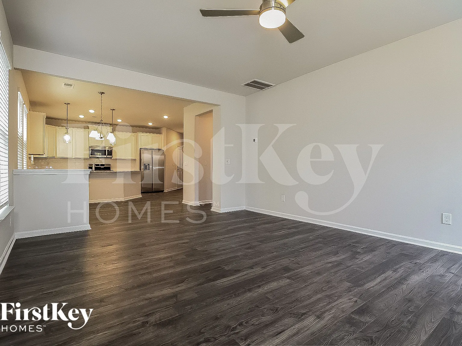 4 bed, 3.5 bath, 2376 sqft, $2,360 — Photo 3