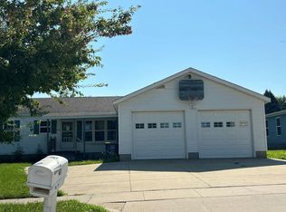 206 S Q Ave, Vinton, IA 52349