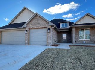 10452 SW 50th St, Mustang, OK 73064